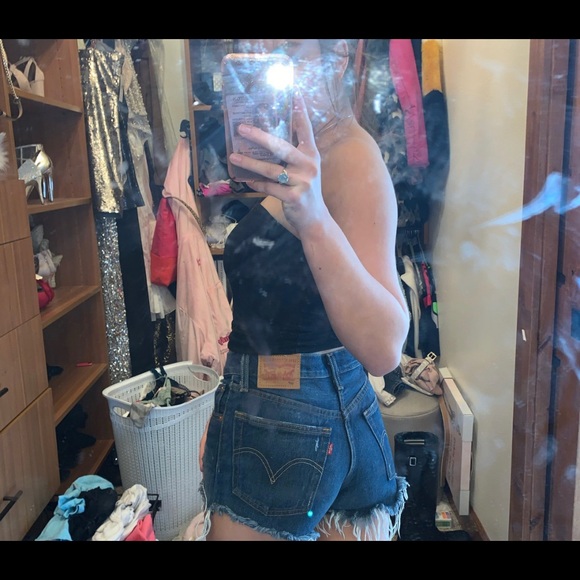 More pics of the Levi shorts - Picture 2 of 2